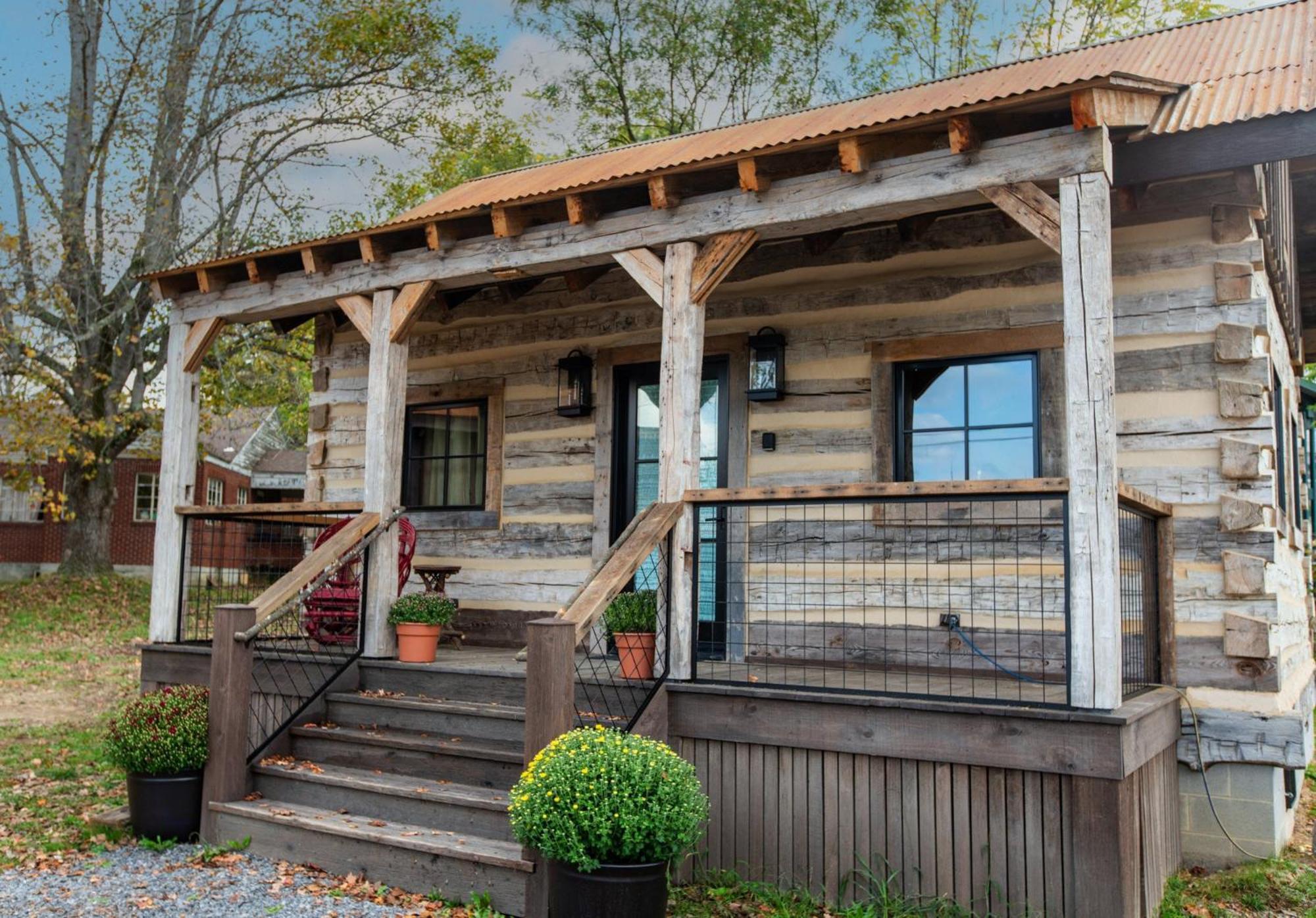 Barnwood Village White Sulphur Springs Exterior photo