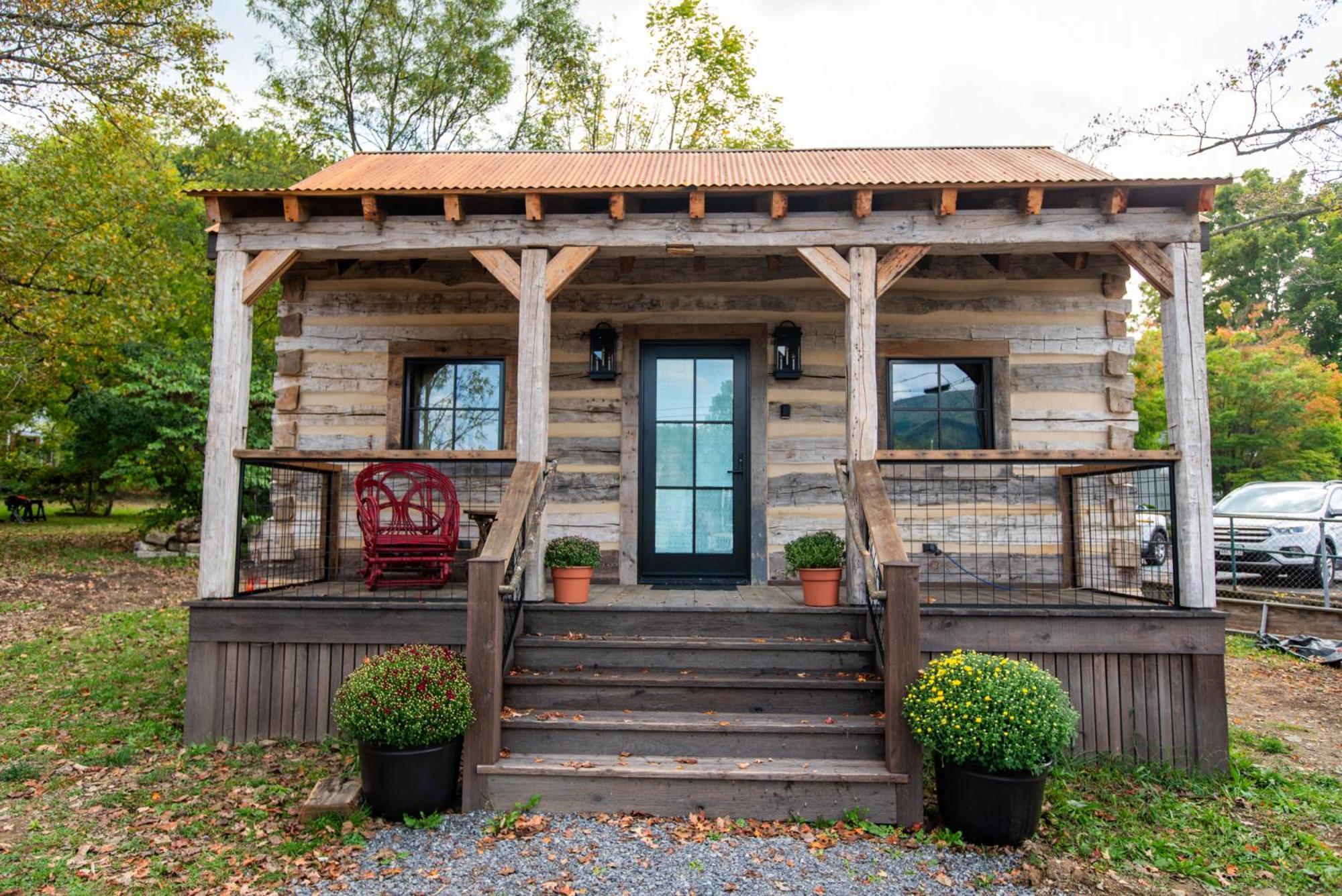 Barnwood Village White Sulphur Springs Exterior photo